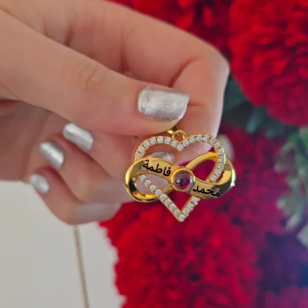 قلادة القلب مع عدسة الحب